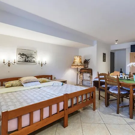 Awesome Studio In Pula With Wifi Exterior photo